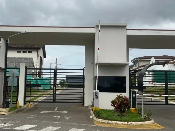 Condominio Terranova, Entrada del condo