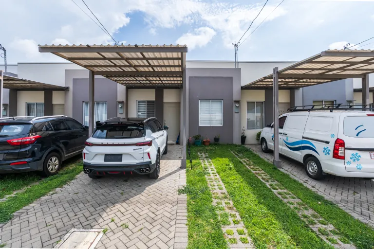 Se Vende o Se Alquila Apartamento en Ciruelas de Alajuela, condominio Akari