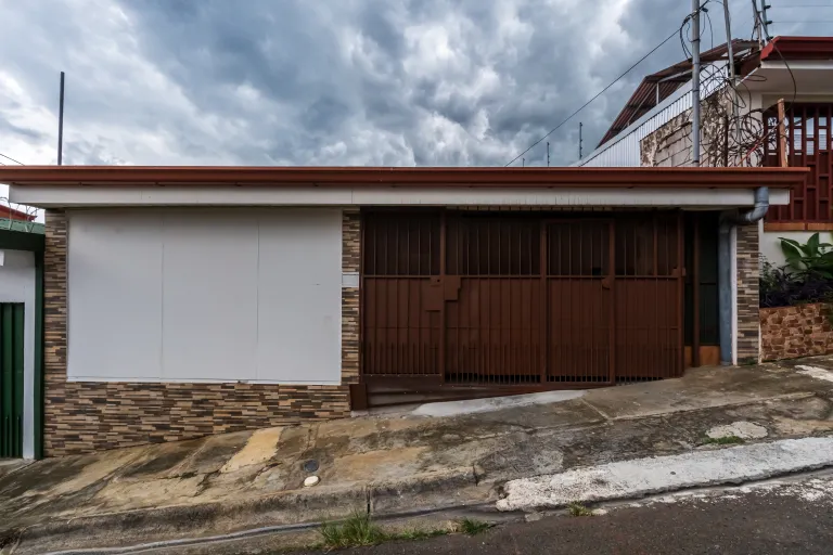 Se vende casa con apartamento en Alajuela centro