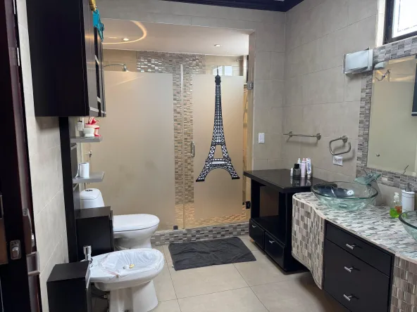 SE VENDE CASA CON APARTMENTO EN PASEO COLON AVENUE EXCLUSIVE REAL ESTATE habita ges00011