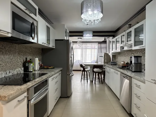 SE VENDE CASA CON APARTMENTO EN PASEO COLON AVENUE EXCLUSIVE REAL ESTATE00004