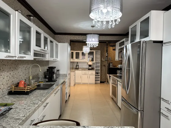 SE VENDE CASA CON APARTMENTO EN PASEO COLON AVENUE EXCLUSIVE REAL ESTATE00006