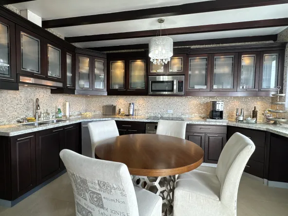 SE VENDE CASA CON APARTMENTO EN PASEO COLON AVENUE EXCLUSIVE REAL ESTATE00010