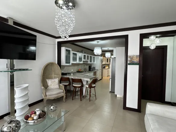 SE VENDE CASA CON APARTMENTO EN PASEO COLON AVENUE EXCLUSIVE REAL ESTATE00011