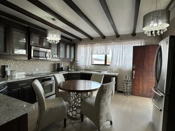 SE VENDE CASA CON APARTMENTO EN PASEO COLON AVENUE EXCLUSIVE REAL ESTATE00014