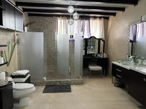 SE VENDE CASA CON APARTMENTO EN PASEO COLON AVENUE EXCLUSIVE REAL ESTATE00018