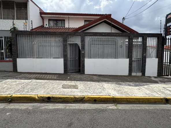SE VENDE CASA CON APARTMENTO EN PASEO COLON AVENUE EXCLUSIVE REAL ESTATE00020