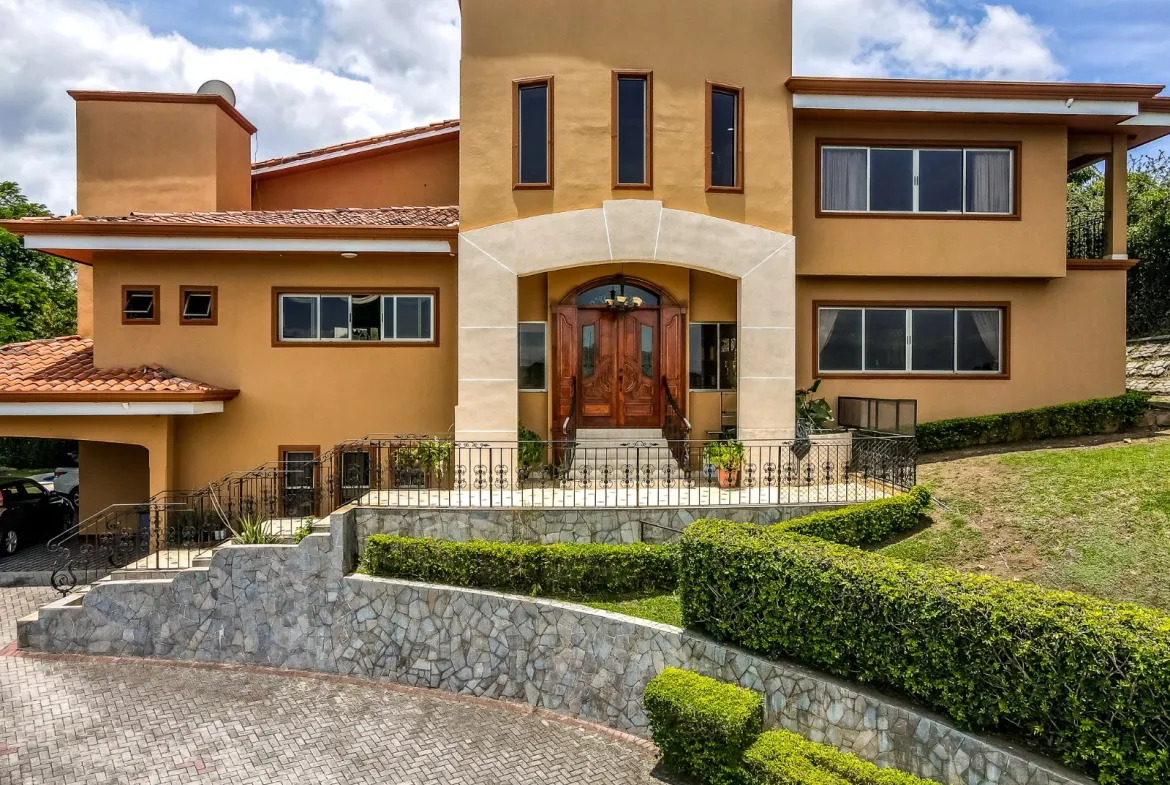 SE VENDE CASA EN RESIDENCIAL ECO VILLA REAL AVENUE EXCLUSIVE REAL ESTATE 00