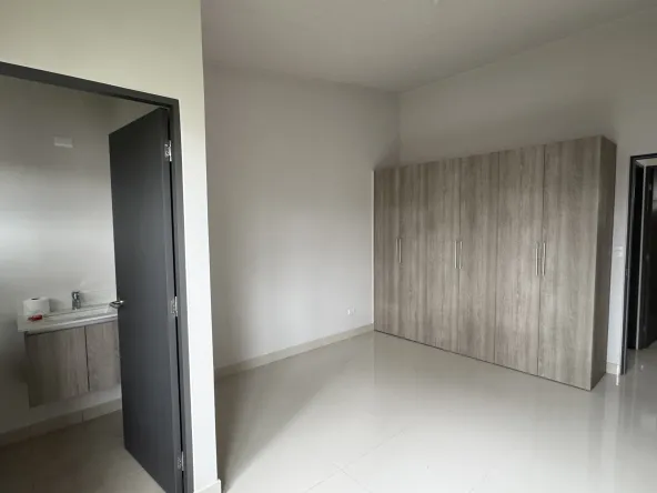 Se vende casa robles de lindora santa ana oportunidad kevin chavarria asesor inmobiliario00015