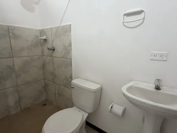 6Se alquila apartamento tipo estudio segundo piso en Pozos de Santa Ana, cerca del condominio Montesol. 3464