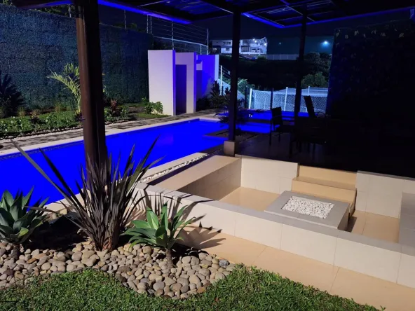 9f420525 dfba 4255 9740 e2df81d82d3e