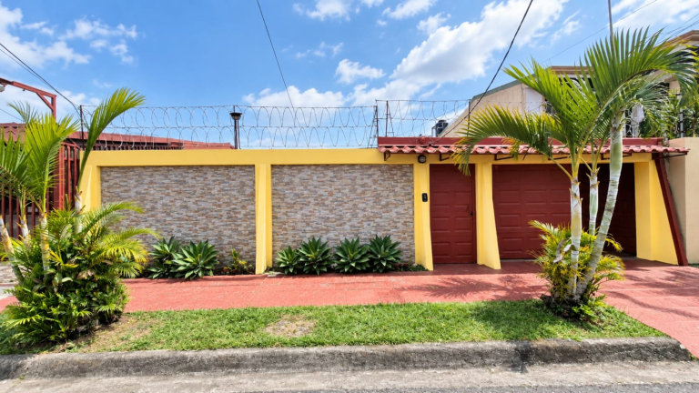 Se vende casa de una planta en San Francisco de Dos Ríos