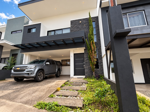 Se vende casa en Condominio Terralta, San Juan de La Unión.🏡 - Hābita CR