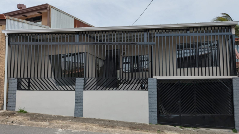 Se vende casa recién remodelada en San Antonio de Coronado, San José